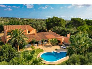 Masia a Sant Lluís-S´Ullestrar-Torret. Casa de campo con zona agrícola en biniparell