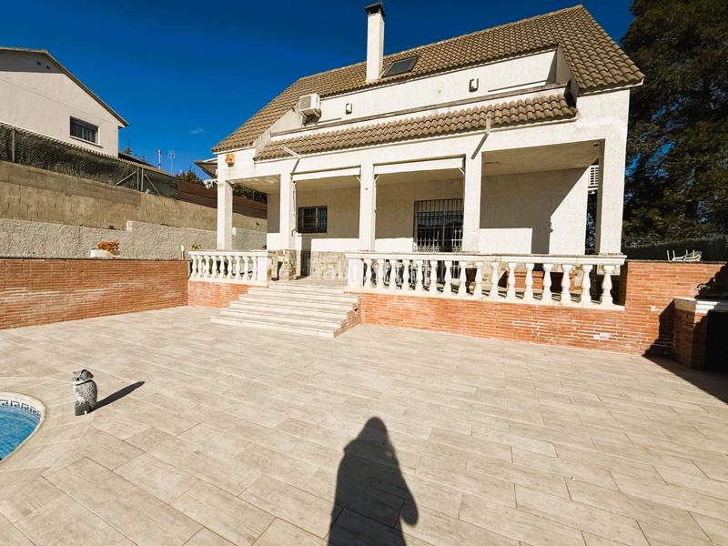 Foto 514f0ba9-1bf8-409a-ab46-1c3cc7f6eb57. Casa  4 vientos completamente reformada con piscina en lliça d'amunt en Lliçà d´Amunt