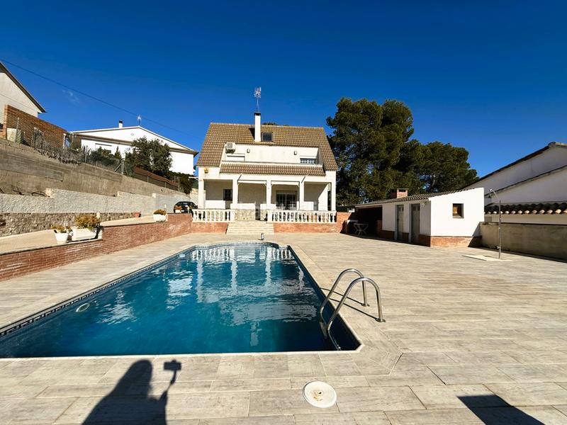 Foto bd955a34-aeb9-44bf-abc2-b9e9d824156e. Casa  4 vientos completamente reformada con piscina en lliça d'amunt en Lliçà d´Amunt