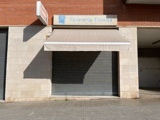 Local Comercial en Palau-solità i Plegamans. Venta de local en pleno centro