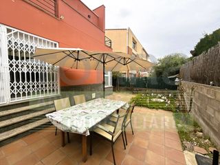Casa pareada  Carrer de josep tarradellas. Casa pareada en el centro de palau-solità i plegamans