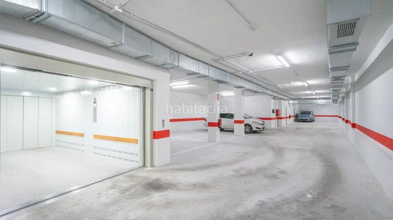 Foto f95669bc-afcc-4262-b0c2-13e138983bc8. Miete autoparkplatz in avenida de juan pablo ii 31 in Granada