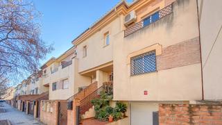 Casa adossada en Vial de la vega 137. Fantstica casa adosada en belicena  calle vial de la vega, 137