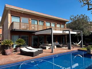 House in Golf-Can Trabal. Fantstica casa en can vilallonga, st. cugat, con jardn y pisci