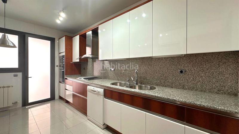 Foto 0f489229-c321-42b4-a91c-82275684ff1e. Piso fantástico piso con piscina comunitaria en paseo bonanova en Barcelona