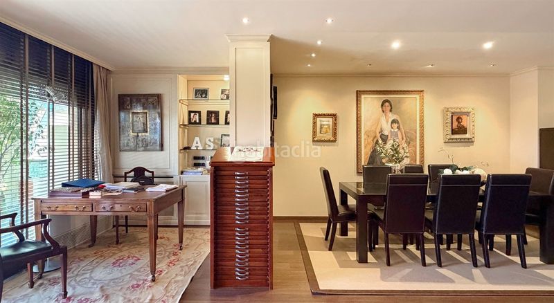 Foto 31b21f59-400e-400c-8701-bd2304fcaf85. Pis amb xemeneia calefacció piscina a Pedralbes Barcelona