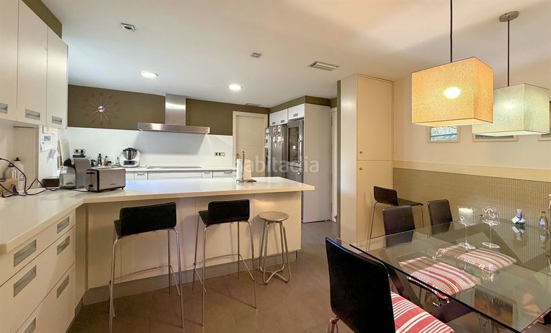 Foto 429f7fc4-1104-430c-bf43-5bf9ec7bd15c. Pis amb xemeneia calefacció piscina a Pedralbes Barcelona