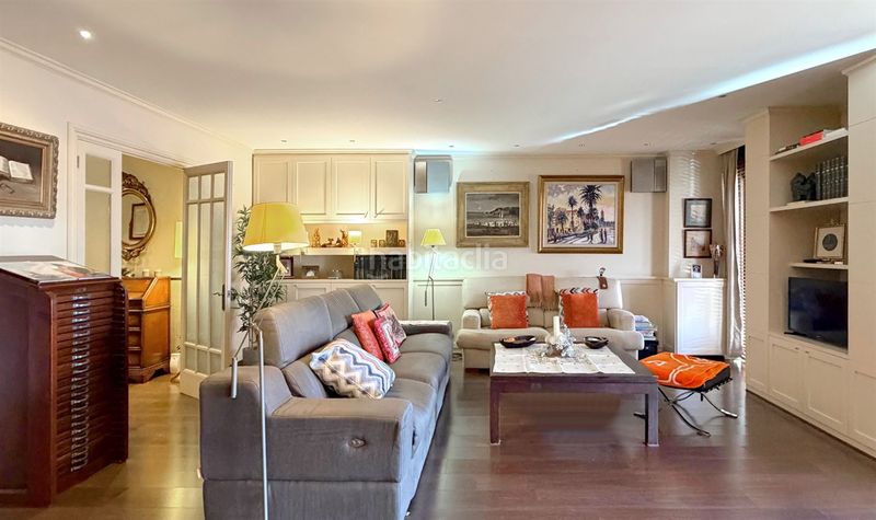 Foto 5d619beb-0f6e-410c-8244-b0102d017126. Pis amb xemeneia calefacció piscina a Pedralbes Barcelona