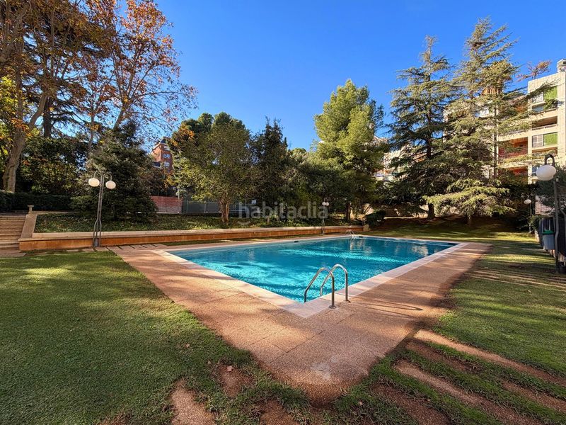 Foto 6c1bdc25-9db8-4bb3-bdb0-03e7f7c3749b. Pis amb xemeneia calefacció piscina a Pedralbes Barcelona