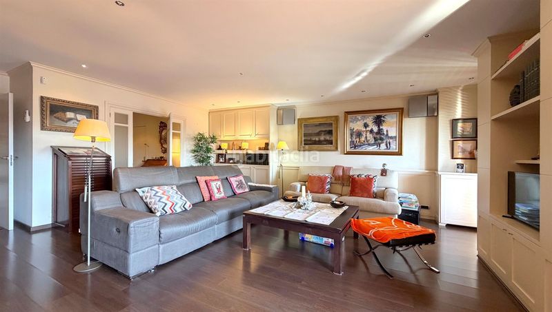 Foto 706bfea9-f016-4210-be53-0671ea333fc1. Pis amb xemeneia calefacció piscina a Pedralbes Barcelona