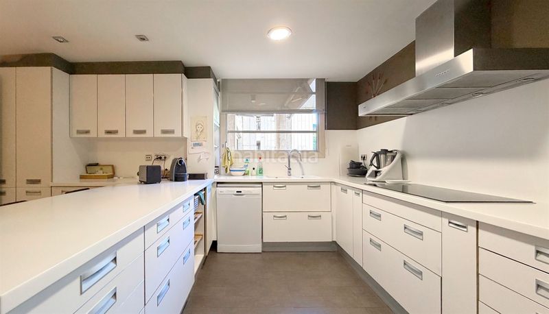 Foto e00dd0d1-7a3a-488e-962d-ca33c3206a88. Pis amb xemeneia calefacció piscina a Pedralbes Barcelona