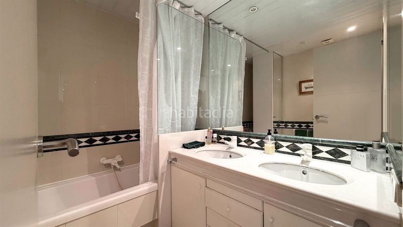 Foto f0aa7e21-3c20-4b80-90a5-705136216a42. Pis amb xemeneia calefacció piscina a Pedralbes Barcelona