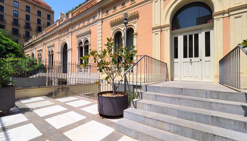 Foto b26215e5-8a68-4a7e-a281-f92d82b117b6. Casa a Dreta de l´Eixample Barcelona