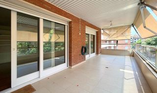 Pis  Carrer de l'emancipació. Espectacular 3ª planta en tres torres con terraza.
