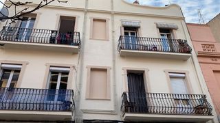 Gebäude in Carrer de balmes 18. Edificio ubicado en badalona, compuesto de 8 entidades, con cubi