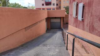 Aparcament cotxe a Carrer del pau sicart 12