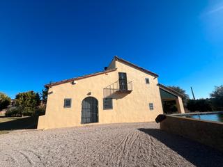 Country house in Avinguda lluis companys i jover 8. Bonita masía en roda de bara