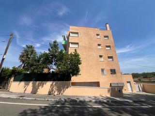 Aparcament cotxe a Avinguda del tarragonès 105