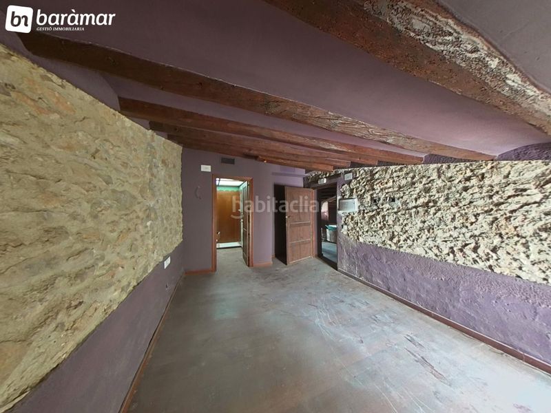 Foto 065d2a17-73e8-432e-93f5-a313778ba1a4. Edifici a passatge de la pau 1 a Creixell