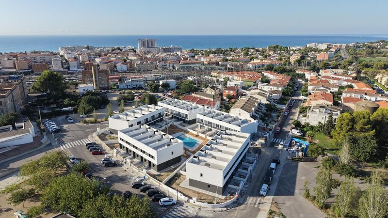 Foto 1142dea7-0a5a-44e6-93e6-832ce61e53c8. Casa adossada 115m<sup>2</sup> a carrer mare nostrum 1 a Coma-ruga platja Coma-ruga