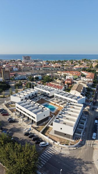 Foto aa9c4154-79bd-459d-9a48-27fbb75bc4dc. Casa adossada 115m<sup>2</sup> a carrer mare nostrum 1 a Coma-ruga platja Coma-ruga
