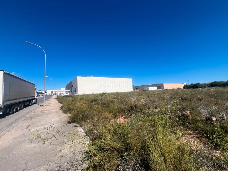 Foto d8e9f8c2-0502-4ab0-bf4f-d655028e1c6f. Solar industrial en carrer curtidors 44 en Valls