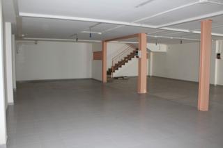 Local Comercial a Carrer del cep 10. Amplio local con buhardilla