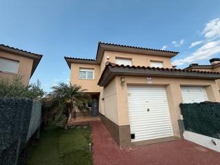 Casa adossada a N/a. Casa de venta en vila-rodona