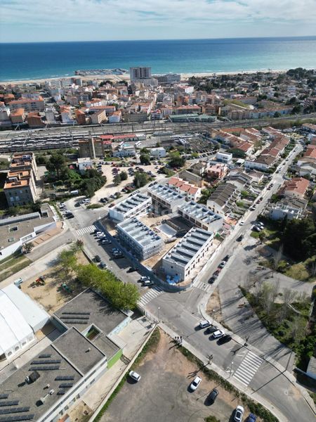 Foto b181ac50-5eea-4703-a450-6c92c8b5cc71. Casa adossada a carrer mare nostrum 2 a Coma-ruga platja Coma-ruga