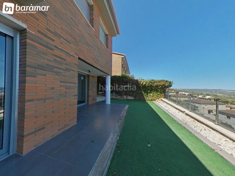 Foto 72a07891-c20e-461b-9b09-1325f5c23091. Casa aparellada amb calefacció aparcament a Els Masos - Els Garrofers Coma-ruga