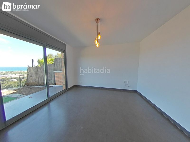 Foto f309bf08-bbcf-4865-ae94-db5610e8763d. Casa aparellada amb calefacció aparcament a Els Masos - Els Garrofers Coma-ruga