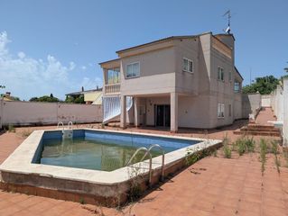 Chalet  Carrer menorca 30. Vivienda unifamiliar, aislada sita en el término de creixell