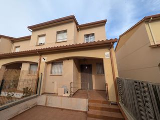 Casa adossada  Avinguda de creixell. Casa en creixell - racò del cèsar