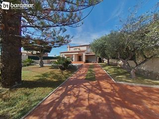 Chalet in Carrer àngel guimerà 22. Casa unifamiliar con piscina privada en roda de berà