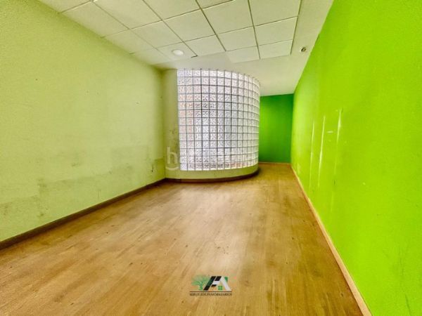 Foto 8dd29bb1-b3d5-4db0-9656-2f0fd859378e. Lloguer local comercial a Úbeda