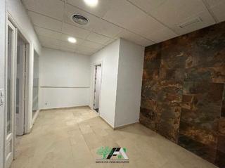 Lloguer Local Comercial  Paseo portales mercaderes. Local en alquiler en paseo portales mercaderes, baeza