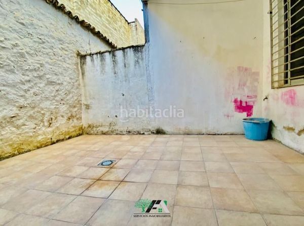 Foto 2b9708f8-356c-400d-bd51-64927a919461. Lloguer local comercial a Baeza