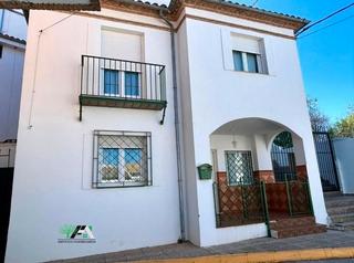 Casa  Calle san vicente. Casa / chalet adosado en venta en calle san vicente, baeza.