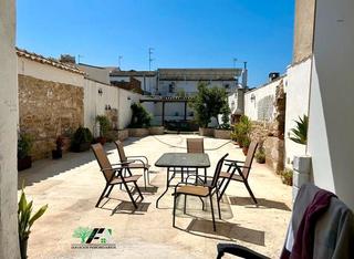 Casa  Calle tres fuentes. Casa / chalet adosado en venta en calle el trapero, baeza.