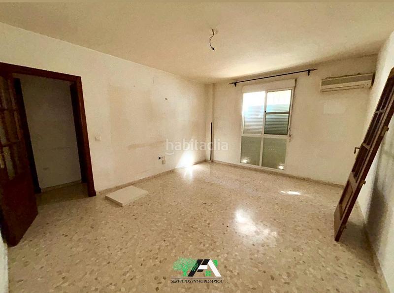 Foto c70ed59c-0779-4b99-a115-c2144a00e7c4. Piso  en venta en calle el aladrero, . en Baeza
