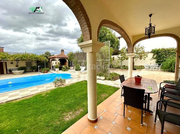 Foto 001749e6-7dec-44ca-8e5d-c24edc793b09. Xalet amb aparcament piscina a Baeza