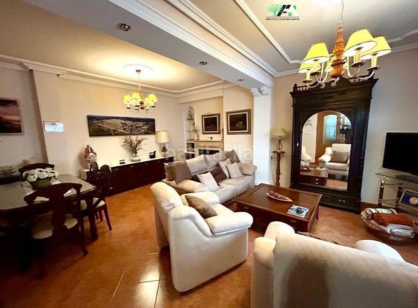 Foto 0a269b22-b800-4ac2-9408-25000677f01d. Xalet amb aparcament piscina a Baeza