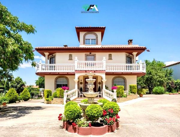 Foto 1f89501e-e43f-4111-b54b-f20f9060905b. Xalet amb aparcament piscina a Baeza