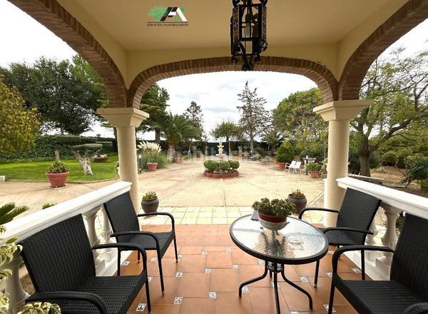 Foto 22a957eb-d7e3-453f-8b6c-4ddadaf36db5. Xalet amb aparcament piscina a Baeza