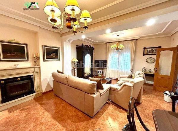 Foto 50d797ce-dc71-4b00-b065-a7fd8fe97290. Xalet amb aparcament piscina a Baeza