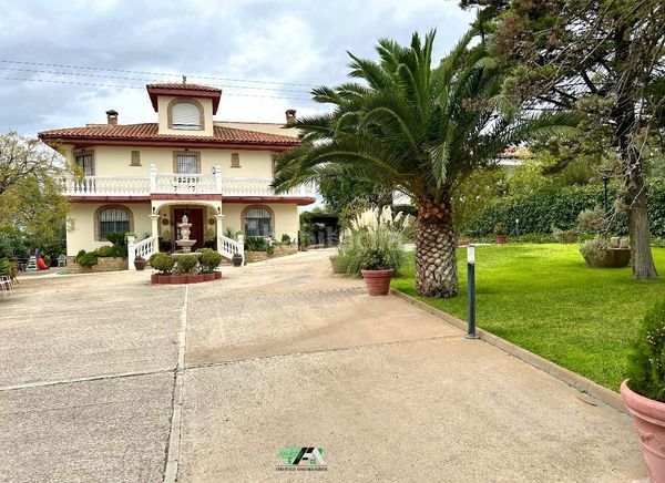 Foto 5aa9afa5-cda5-4774-bcdd-12b7df952081. Xalet amb aparcament piscina a Baeza