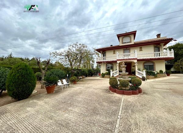 Foto 6144cb38-e241-4158-a742-97420de42b14. Xalet amb aparcament piscina a Baeza