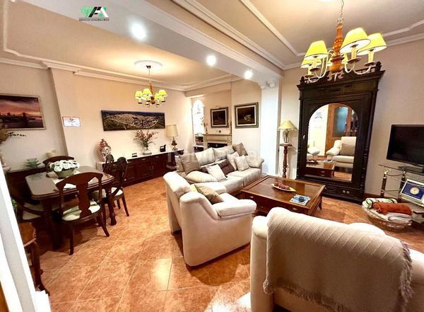 Foto 71f53c01-ae45-4735-9fc0-25db6b21524e. Xalet amb aparcament piscina a Baeza