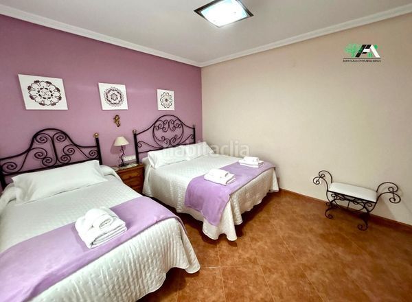 Foto 941508e0-66b7-4375-9bd3-96504b9f8c70. Xalet amb aparcament piscina a Baeza