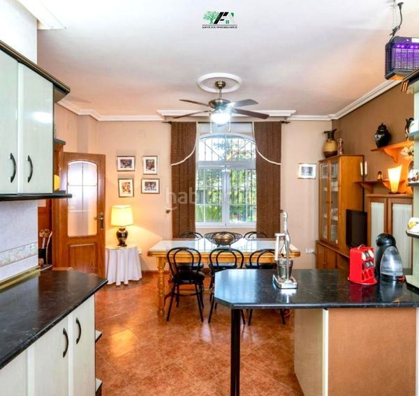 Foto a3e2f64a-9837-4513-be28-57d4d0bd400a. Xalet amb aparcament piscina a Baeza